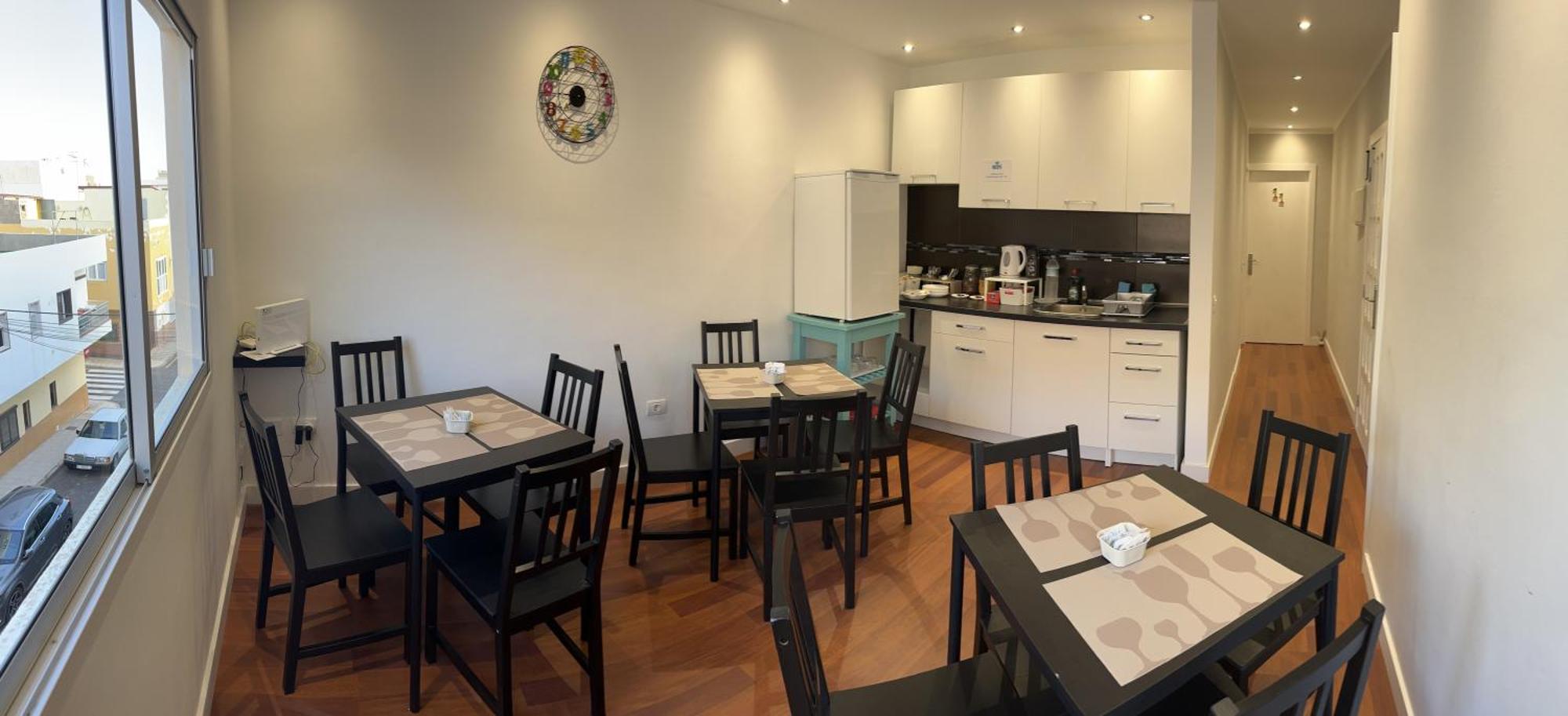B&B Paraiso Tenerife Super Economy Rooms Airport ลอสอาบรีกอส ภายนอก รูปภาพ